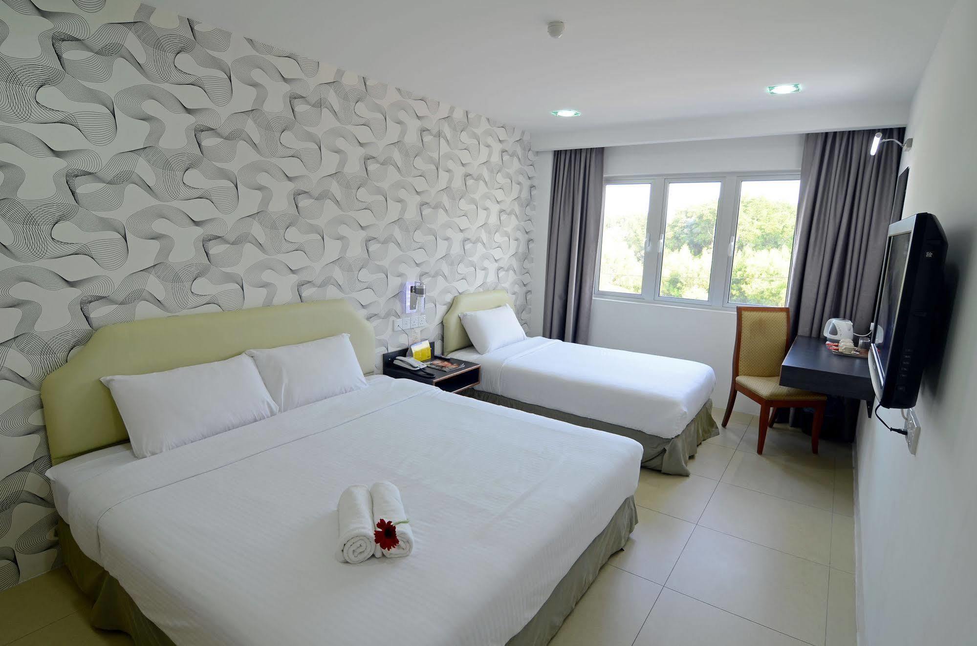 Hotel Avenue Kuantan Exteriör bild